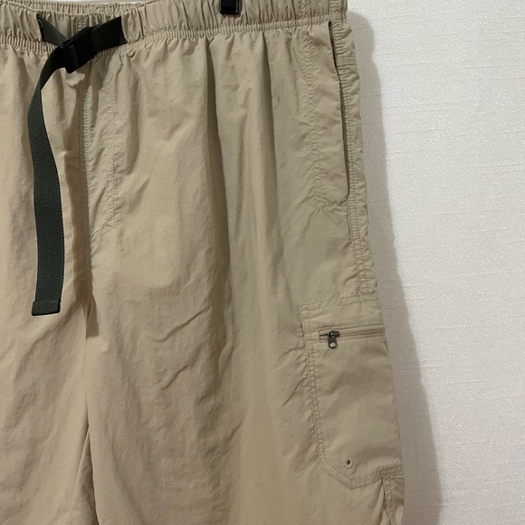 Columbia Men’s Cargo Shorts XXL Tan - Picture 5 of 8
